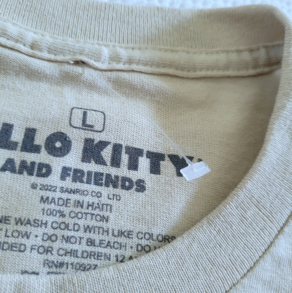 Hello👋 Kitty🐈 and Friends By Sanrio Tee👕 - NWOT - Picture 6 of 11